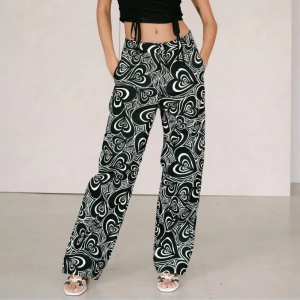 Lisa Says Gah Women’s 6 High Rise Dylan Wide Leg Cargo Wild Hearts Print Jeans